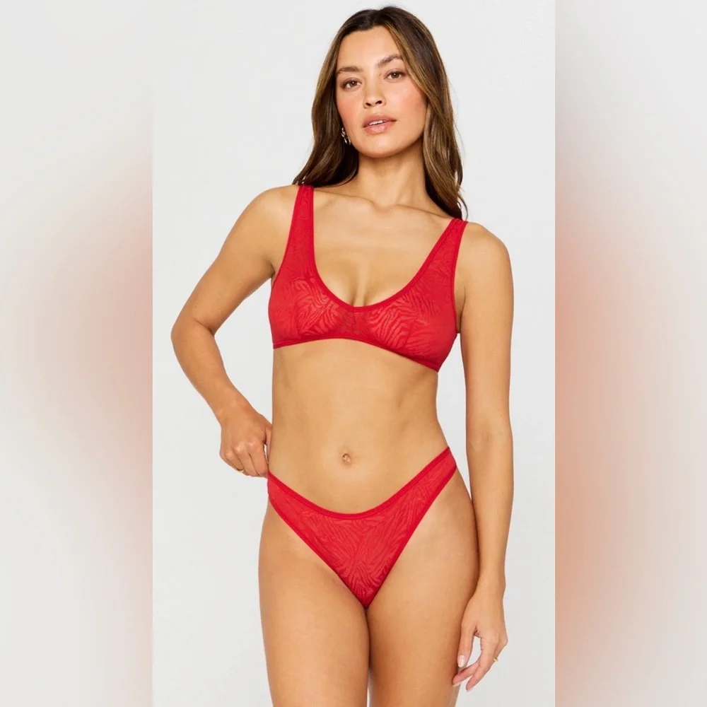 Fabletics x Yitty Leave Him on Red Hot Mesh Bralette | L | NWT | Rare